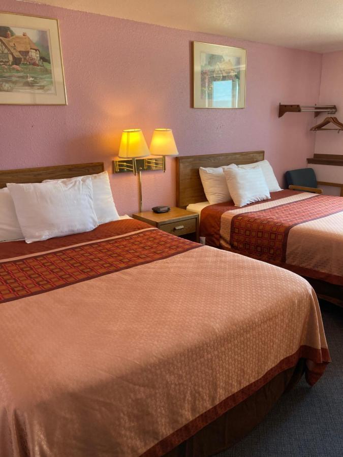 Executive Inn McPherson Bagian luar foto