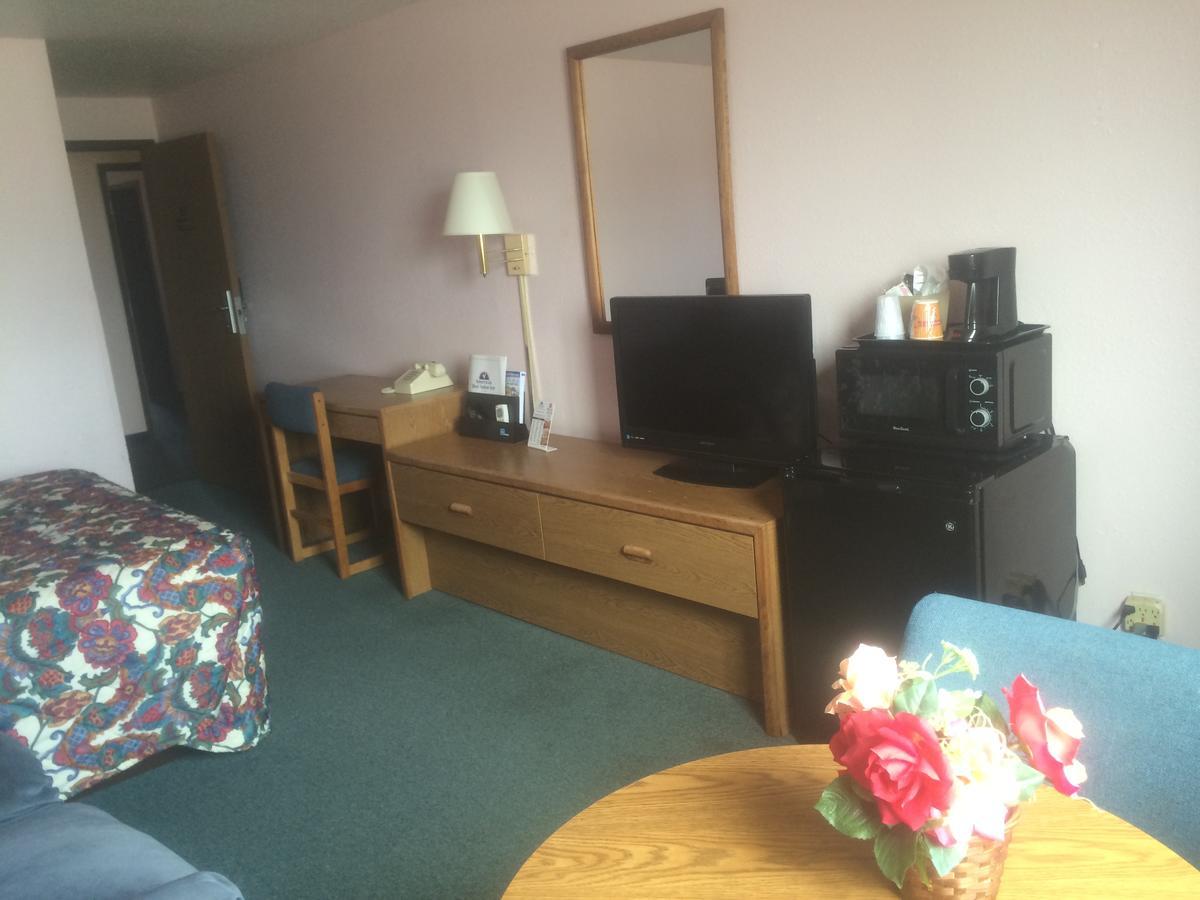 Executive Inn McPherson Bagian luar foto