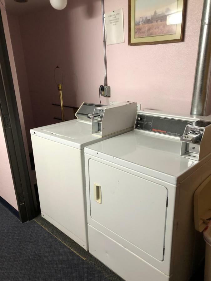 Executive Inn McPherson Bagian luar foto